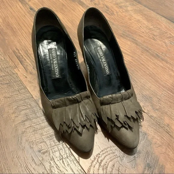 Mario VALENTINO grey leather heels. Made in Italy. Size 7.5 - Picture 1 of 6